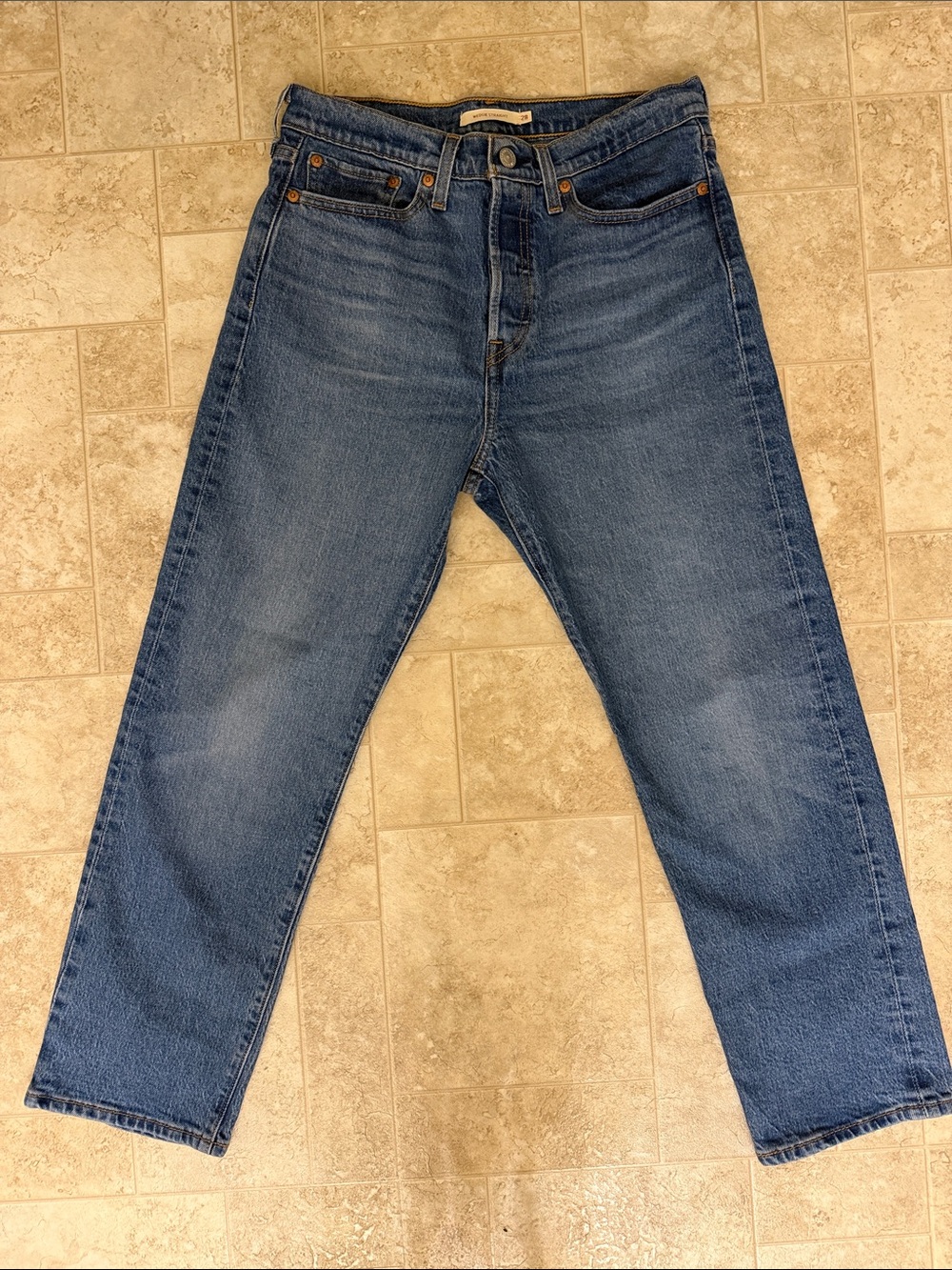Levi's Women's Cropped Ankle Jeans in Medium Blue Wash